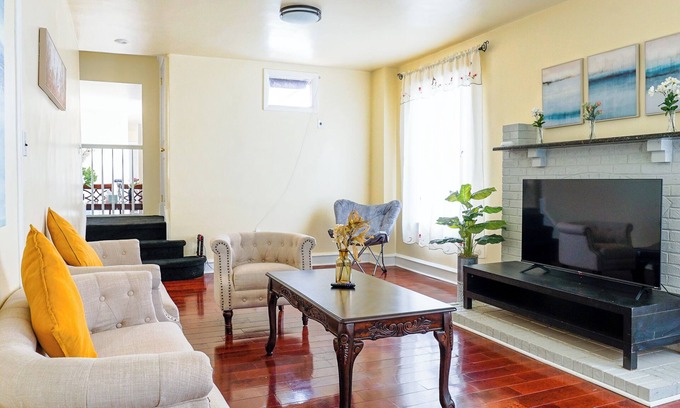 Upper Darby Casa | Spacious 7-BR Family Retreat in Upper Darby
