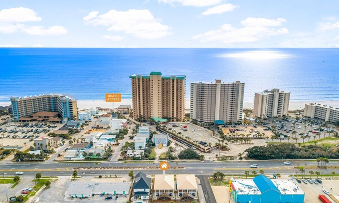 Holiday Beach Casa | Spacious 8-bedroom Retreat Prime Location Walk to Beach Sleeps 28