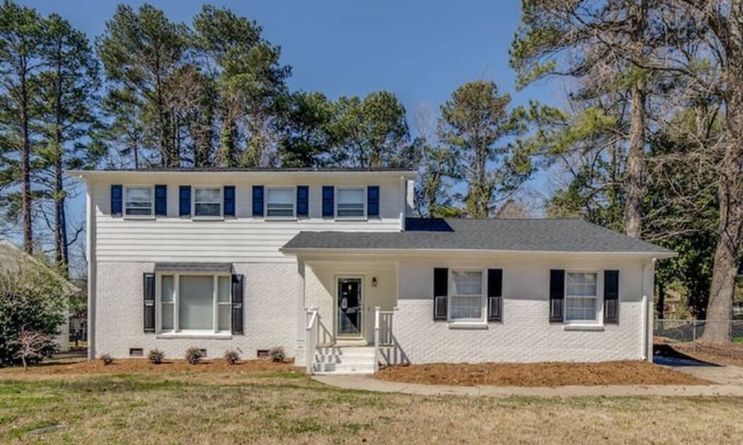 North Raleigh Casa | Spacious 8 Bed Home Near North Hills, DT, Airport