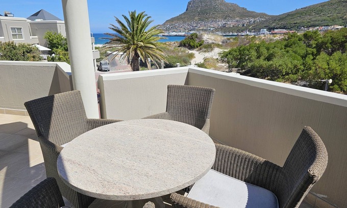 Hout Bay Casa | Spacious 8 sleeper Beach Place with pool, along Hout Bay beach.