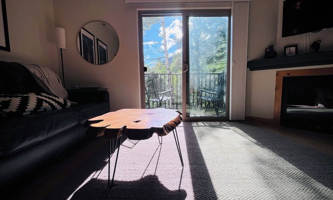 Taos Ski Valley Condominio | Spacious 800 sqf 2-bedroom condo 1.5 miles away from lift 1 at Taos Ski Valley!