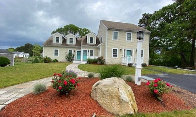 West Yarmouth Casa | Spacious 840 SF home within walking distance to 2 beaches. Sleeps 4.