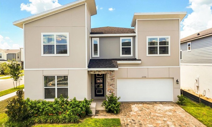 Florida Central Atlantic Coast Casa | Spacious 9 Bed Pool Home with Theater Room-2304DST