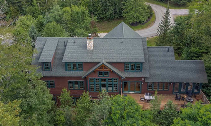 Lincoln Casa | Mountain Chalet with pool table, firepit, and internet | 9 bed 5.5 bath 5k sq/ft