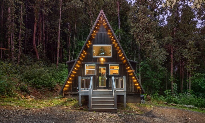 Weaverville Casa | Spacious A-Frame with Loft near Downtown