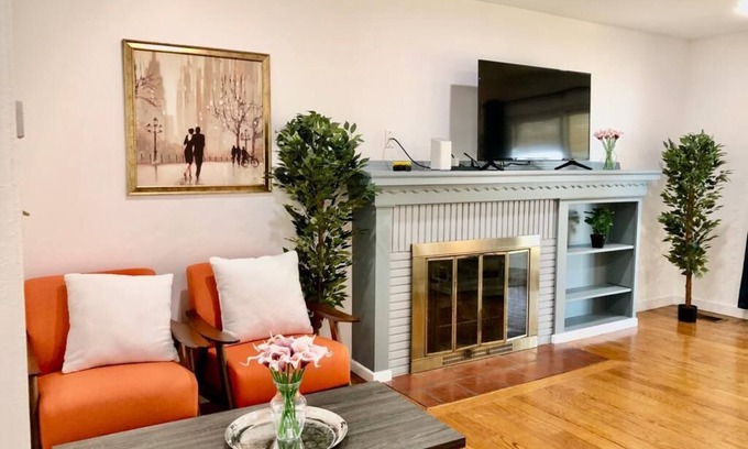 Ashland Casa | Spacious AC 2 BR Unit w/ Covered Deck