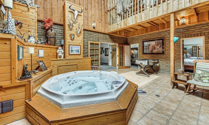 Alto Casa | Amplia casa de Alto en 8 acres privados con bañera de hidromasaje!