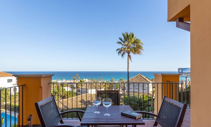 Manilva Cabaña | Apartamento de tres habitaciones, parking y terraza junto a la playa
