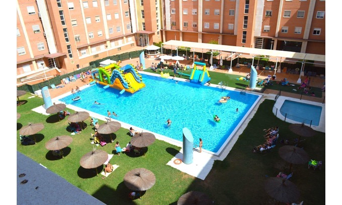 Sevilla Este Apartamento | PISO AMPLIO Y LUMINOSO CON PISCINA Y GARAJE CERCA DE FIBES