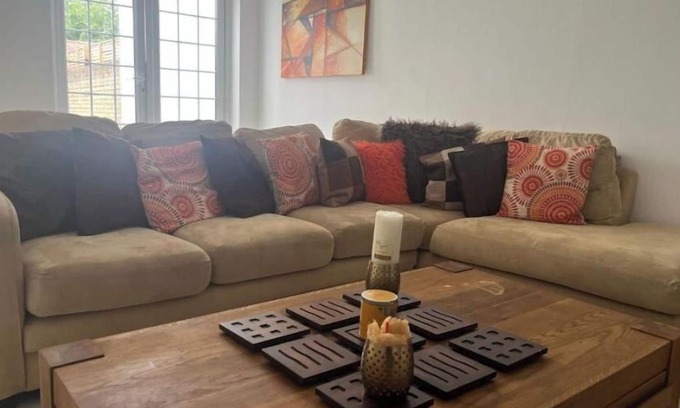 Stratford Casa | Spacious and comfortable home