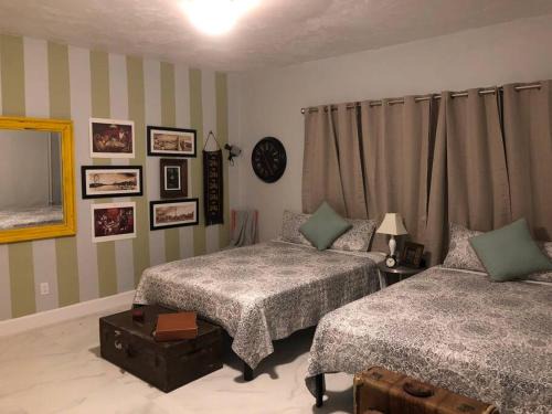 East Little Havana Casa | Spacious and Comfy Suite near MIA 2 Queen Beds