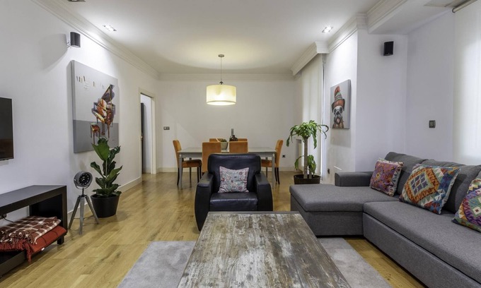 Bilbao City Centre Apartamento | Espacioso y acogedor en barrio céntrico, Indautxu.
