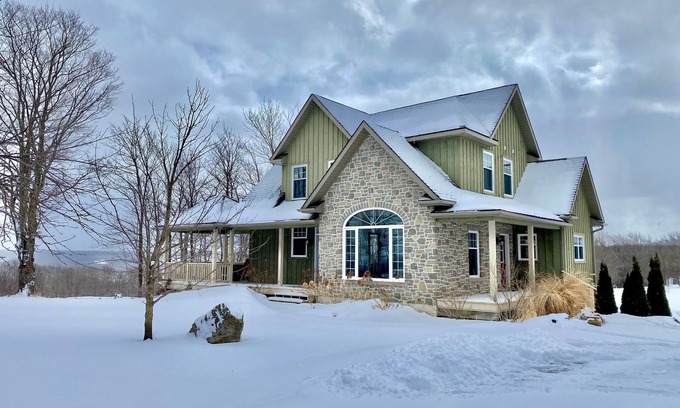 Grey Highlands Chalet De Esquí | Spacious and cozy Four Season retreat in the Beaver Valley!