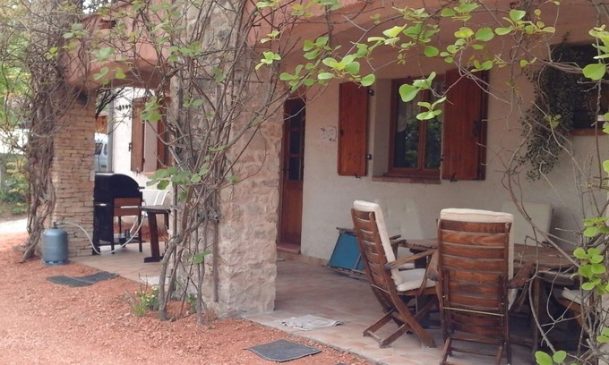 Esparron-de-Verdon Apartamento | amplio y fresco apartamento domisilado en una zona tranquila con acceso directo al lago