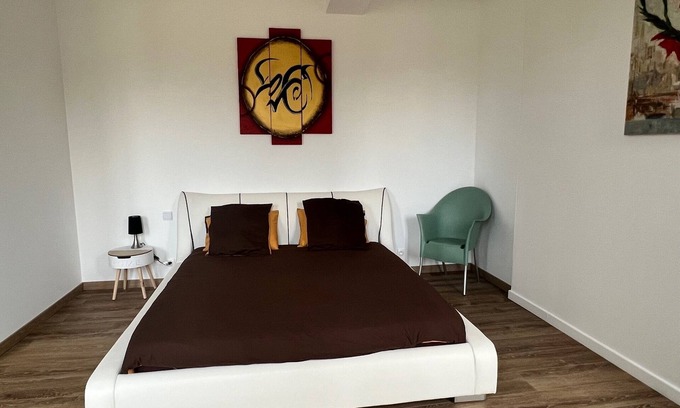 La Roche-Chalais Cabaña | Gîte-Moderno-Baño en la habitacion-Vista al Jardín