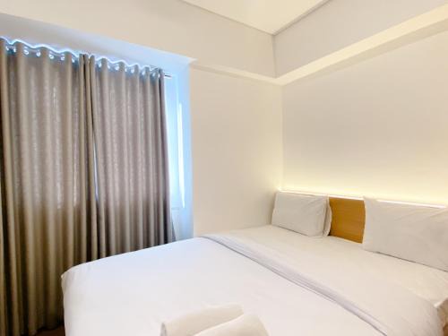 Cikarang Apartamento | Spacious and Homey 2BR with Work Space at Meikarta Apartment By Travelio