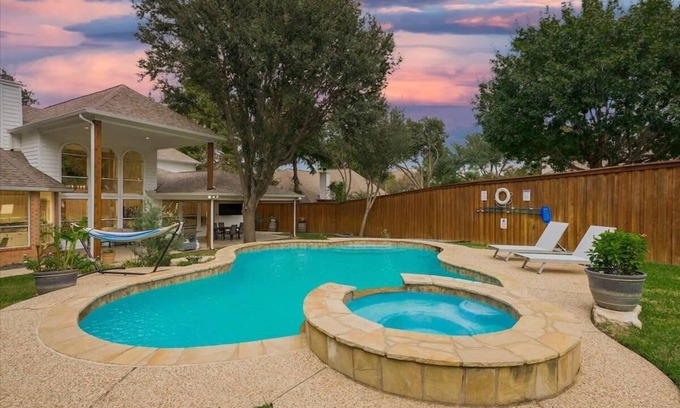 Grand Prairie Casa | Spacious and Luxury Home w/ Cinema Room and Pool