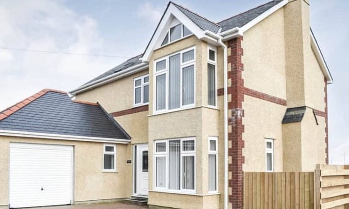 Cylch-Y-Garn Casa | Spacious and modern 4 bedroomed detached house with panoramic views