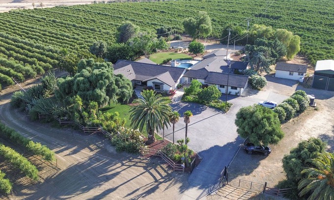 Byron Casa | SPACIOUS AND PRIVATE 2-ACRE ESTATE SET AMONG AN OLIVE ORCHARD