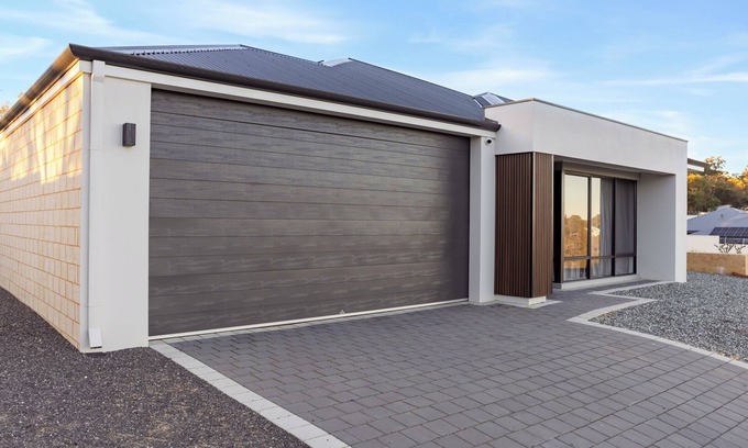 Dawesville Casa | Spacious and serene intelligent home. 3 min to estuary,beach,shops, and trails