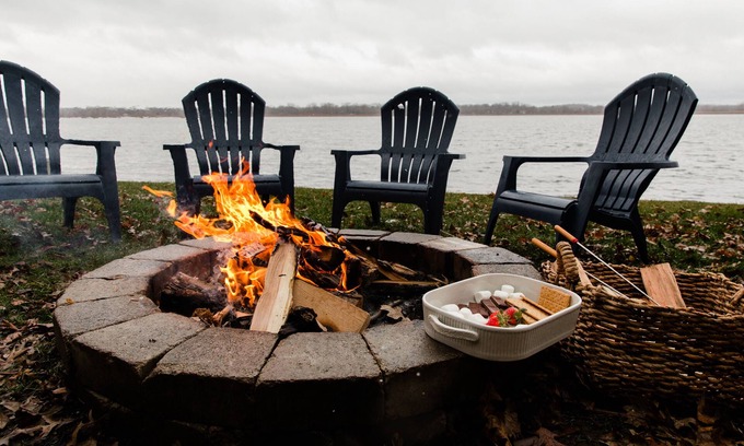 Fox Lake Casa | SPACIOUS and Stylish Lakefront Retreat, Views, Fireworks!, Fire pit