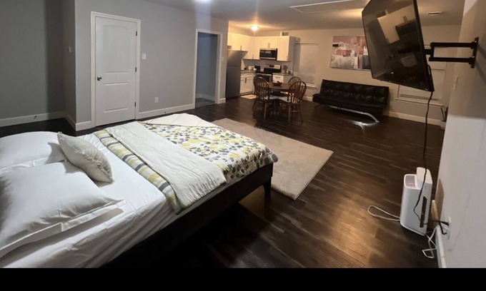 Spring Shadows Casa | Spacious and Stylish Suite!