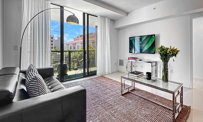 Bay Harbor Islands Apartamento | Spacious and Stylish Terrace 1BD Apt | Balcony, Kitchen and Daily Housekeeping
