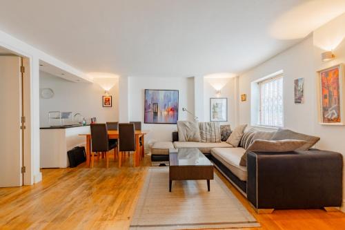 Oval Hotel | Spacious and Well-Connected 1BD near Oval Station