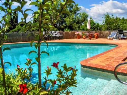 Sant Pere de Ribes Apartamento | Spacious Apartment in San Pedro de Ribas with Shared Pool