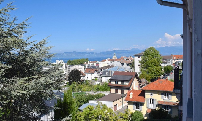 Evian-les-Bains Apartamento | Espacioso apartamento en Évian-les-Bains con balcón y garaje