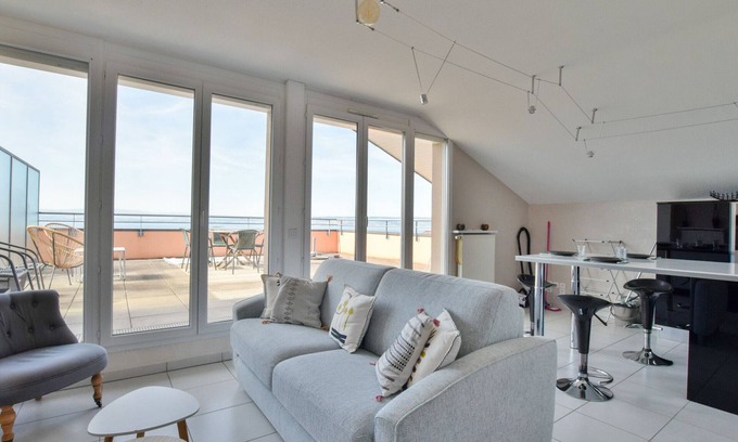 Evian-les-Bains Apartamento | Amplio apartamento con terraza, se admiten mascotas y aparcamiento