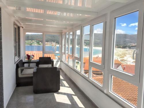 Laxe Apartamento | Spacious Apartment Facing the Sea - Laxe - 75 m² - Terrace