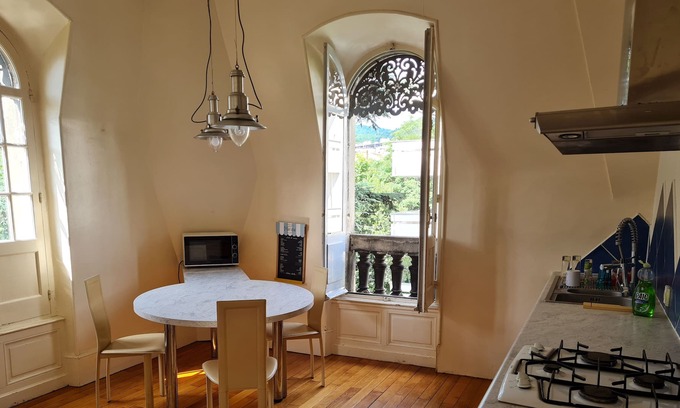 Chamalieres Apartamento | Spacious apartment with character 15 minutes from the volcanoes of Auvergne!