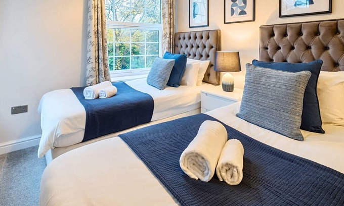 Rushmoor District Apartamento | Newly Refurbished Spacious 2BR Apartment, 6 Adults