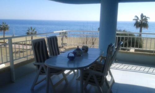 Aguilas Apartamento | Spacious Apartment in Águilas with Sea View and Pool