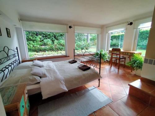 Srodmiescie Apartamento | Spacious apartment in green district.