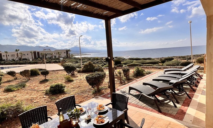 Tatlisu Apartamento | Spacious apartment in Tatlisu North Cyprus, 3 Communal swimming pools on site