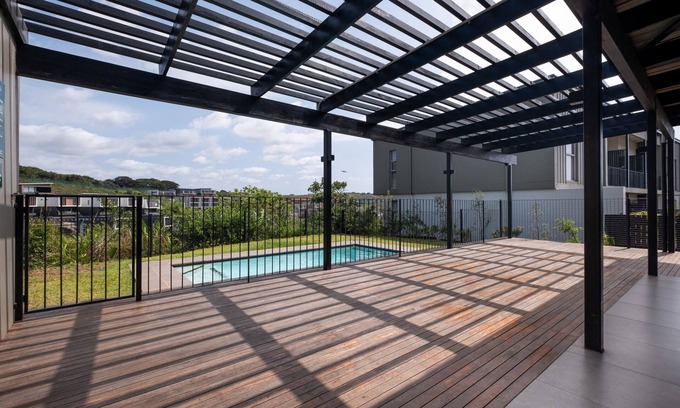 Salt Rock Apartamento | Spacious Apartment in Zululami | Pool