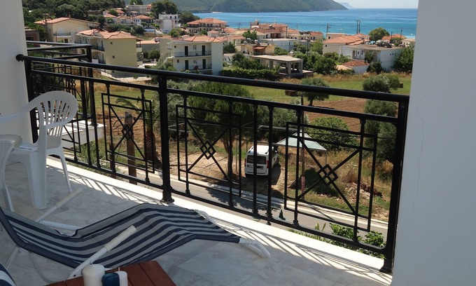 Foinikounta Apartamento | Amplio apartamento cerca de la playa con una vista única de Finikounda