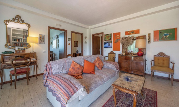 Castiglione del Lago Apartamento | Spacious apartment with all amenities within walking distance of Castiglione del Lago.