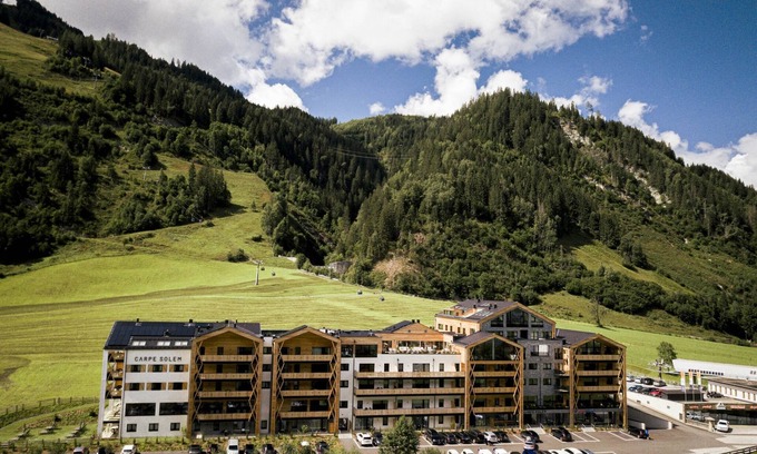 Rauris Apartamento | Amplio apartamento con balcón.