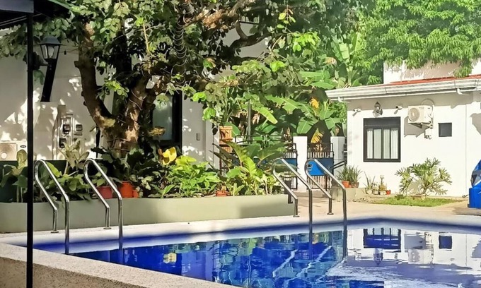Tawala Apartamento | Spacious apartment with separate toilet, sofa bed in living room.
