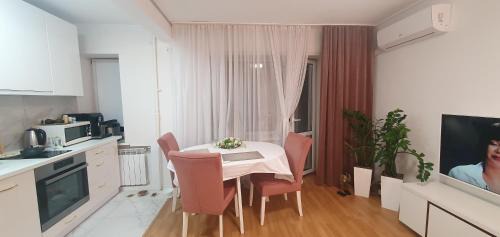Solomjanskyj Apartamento | Spacious appartment in green area, 5 km to Khreschatyk