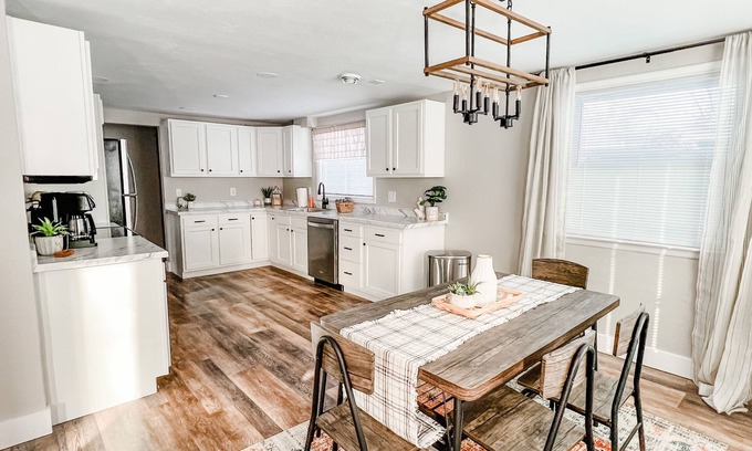 Appleton Casa | Spacious Appleton Hideaway - Lambeau, EAA, downtown!