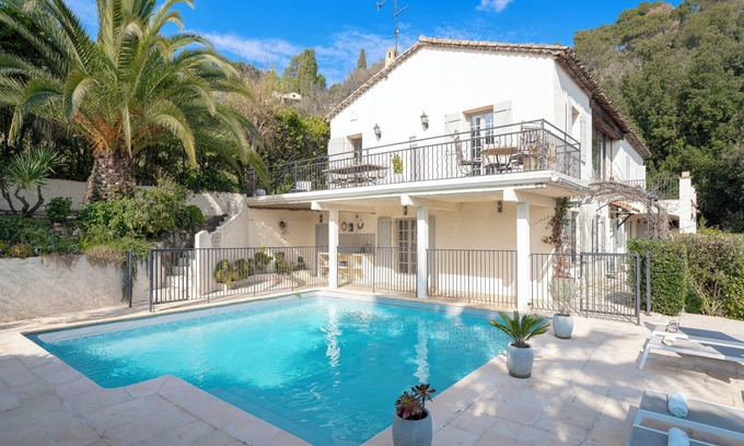 La Colle-sur-Loup Casa | Amplia villa provenzal independiente con impresionantes vistas de St Paul de Vence