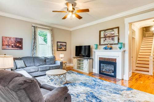 Athens - Sweetwater Casa | Spacious Athens Home about 1 Mi to Downtown!