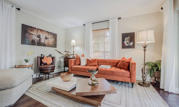 Austin Casa | Spacious Austin 4BR Retreat | Game Room & Hot Tub