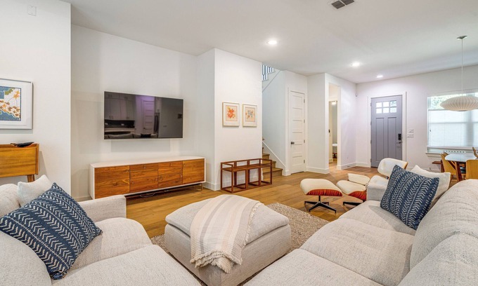 Dawson Casa | Spacious Austin Home: Near S Congress & Downtown!