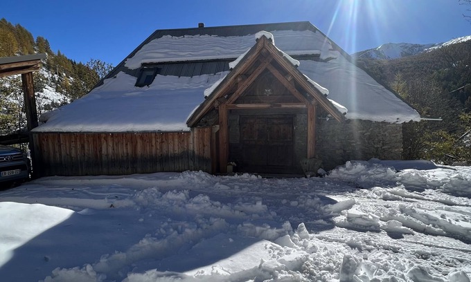 Allos Chalet De Esquí | Spacious, authentic farmhouse chalet