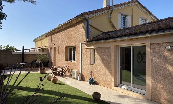 Balaruc-les-Bains Apartamento | Balaruc-les-Bains: Apartamento espacioso con jardín, aire, aparcamiento y wifi